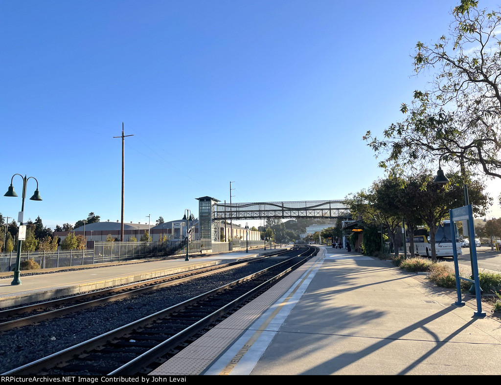 Platform shot of Martinez Station w/o a train